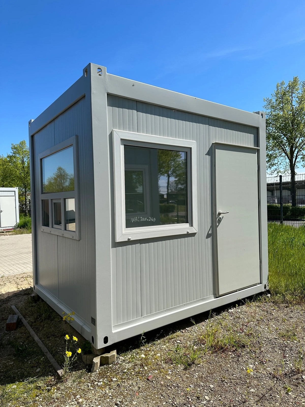 Bürocontainer 3,00 × 2,44 m – Sicherheits- / Kontrollstation