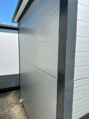 SANITÄRCONTAINER 2,00 x 2,00 M MIT TOILETTE UND URINAR